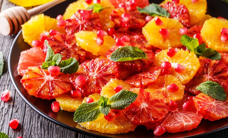 Appelsin og granateplesalat med honning og mynte Appelsin og granateplesalat med honning og mynte
