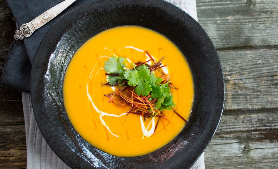 Søtpotet- og gulrotsuppe med ingefær Søtpotet- og gulrotsuppe med ingefær