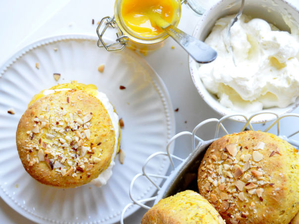 Glutenfrie safranscones med appelsinkrem Glutenfrie safranscones med appelsinkrem