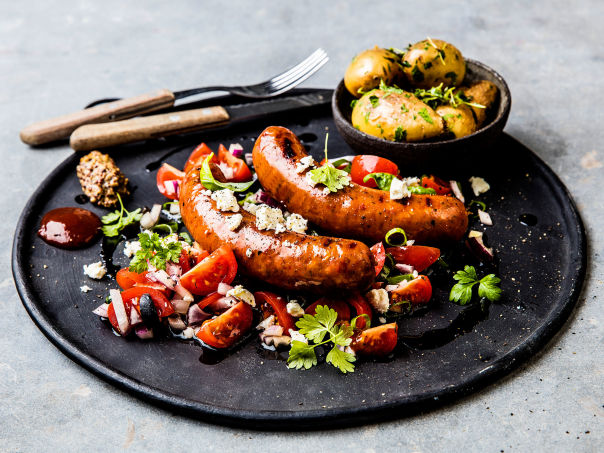 Saftig lammepølse med soltørket tomat og fetaost Saftig lammepølse med soltørket tomat og fetaost