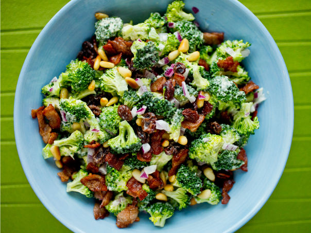 Brokkolisalat med bacon Brokkolisalat med bacon