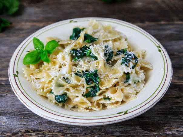 Pasta med ostesaus og spinat Pasta med ostesaus og spinat