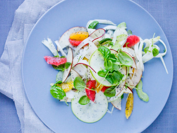 Eple- og fennikelsalat waldorf med valmuefrø Eple- og fennikelsalat waldorf med valmuefrø
