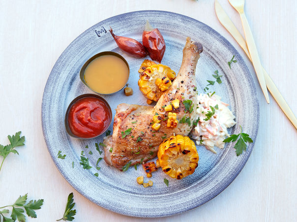 Grillet kyllinglår med coleslaw Grillet kyllinglår med coleslaw