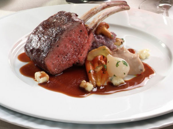 Hjortefilet med risotto, kastanjepuré og sopp Hjortefilet med risotto, kastanjepuré og sopp