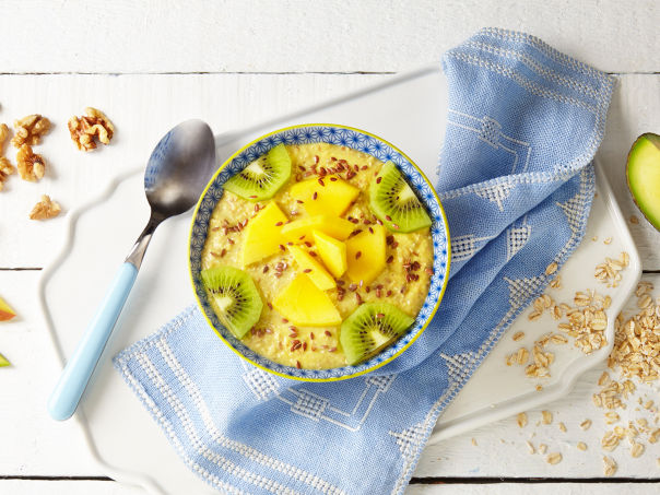 Smoothie bowl med mango og avokado Smoothie bowl med mango og avokado