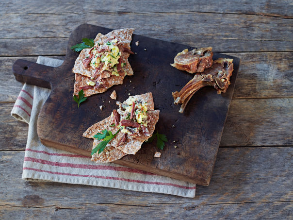 Potetmos med pinnekjøtt og flatbrød Potetmos med pinnekjøtt og flatbrød