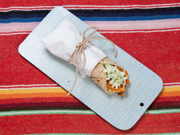 Chilimania kyllingwrap med isbergsalat og ris Chilimania kyllingwrap med isbergsalat og ris