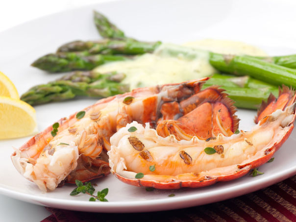 Hummer med asparges og creme fraiche Hummer med asparges og creme fraiche