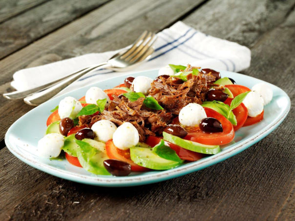 Pulled beef med salat caprese Pulled beef med salat caprese