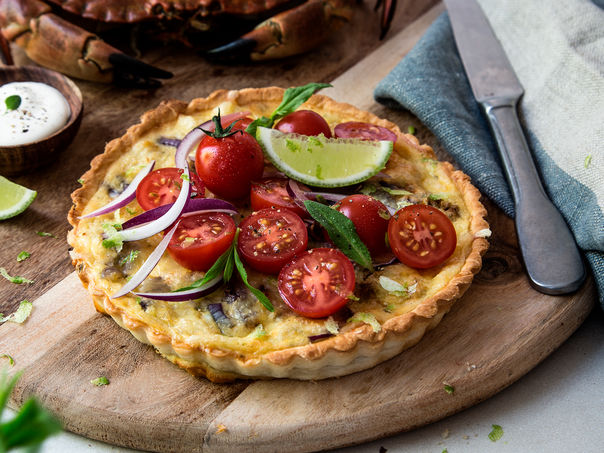 Krabbeterte med tomatsalat Krabbeterte med tomatsalat