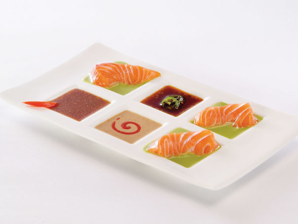 Sashimi med to sauser Sashimi med to sauser