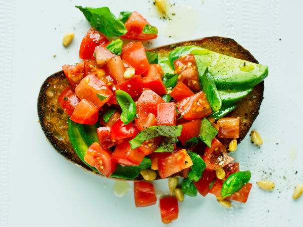 Bruschetta med avokado og tomat Bruschetta med avokado og tomat