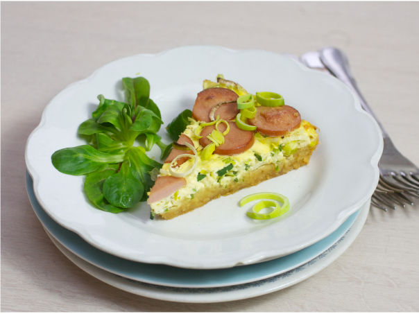 Pølsepai med kjeksbunn Pølsepai med kjeksbunn