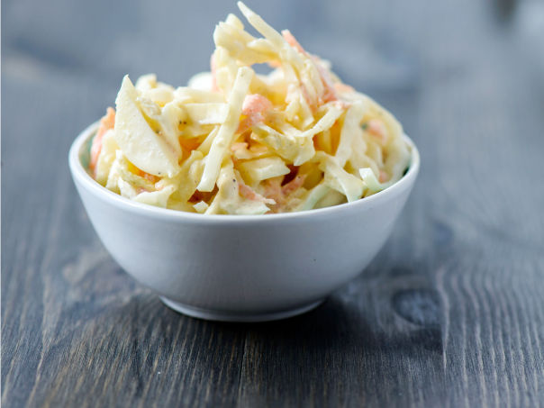Hjemmelaget coleslaw Hjemmelaget coleslaw