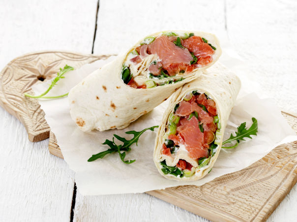 Hjemmelaget wraps med rakfisk Hjemmelaget wraps med rakfisk