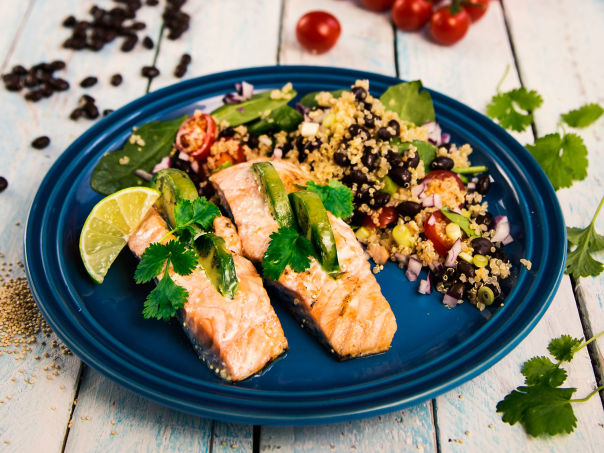 Laks med avokadofyll og quinoa Laks med avokadofyll og quinoa