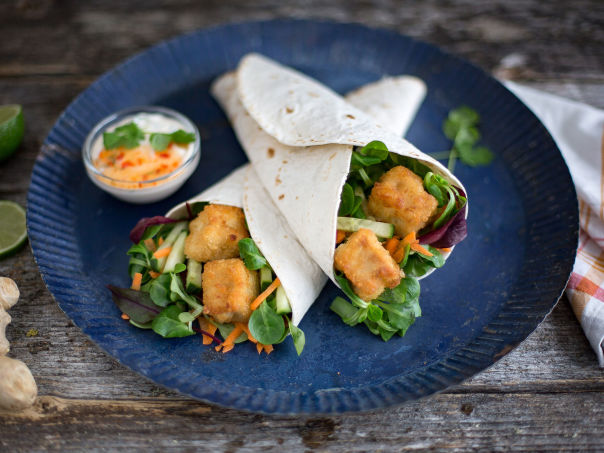 Wraps med torskenuggets og asiatisk dressing Wraps med torskenuggets og asiatisk dressing