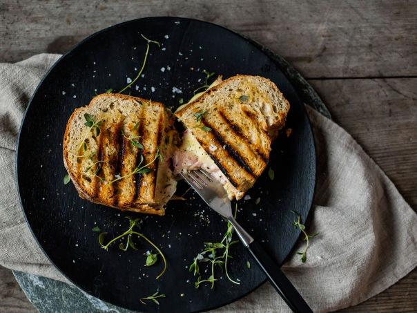 Ostesmørbrød med skinke Ostesmørbrød med skinke