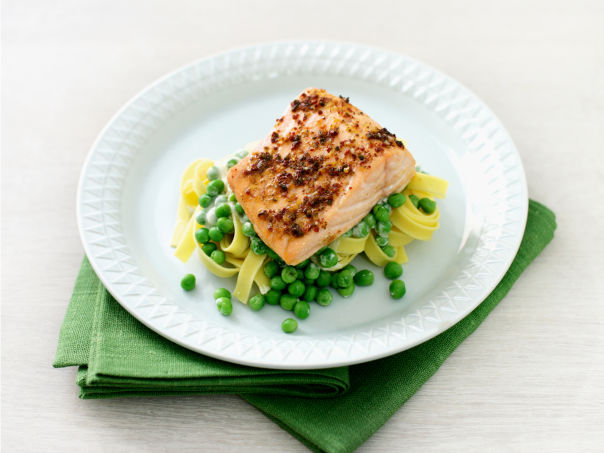 Ovnsbakt laks med pasta og erter Ovnsbakt laks med pasta og erter