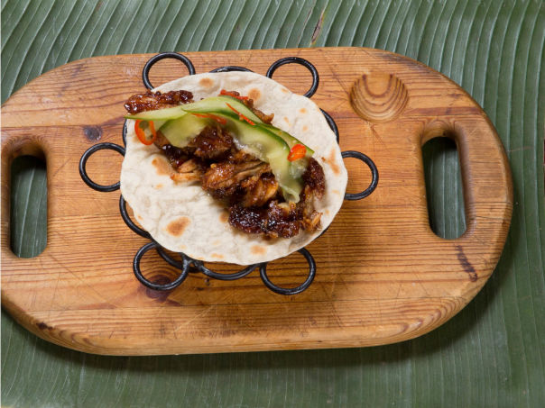 Asiatisk kyllingtaco med agurk og chili Asiatisk kyllingtaco med agurk og chili