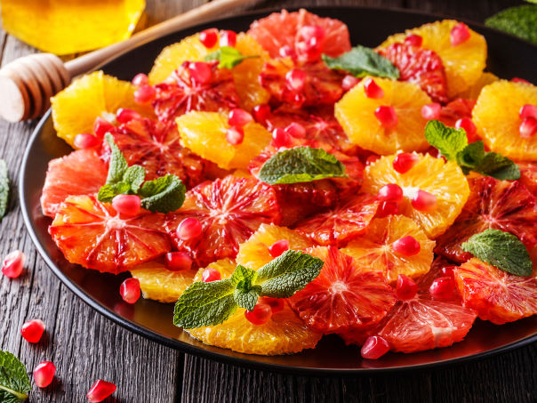 Appelsin og granateplesalat med honning og mynte Appelsin og granateplesalat med honning og mynte
