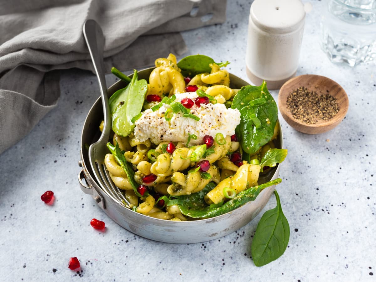Rask pasta med pesto og ricotta Oppskrift Meny.no