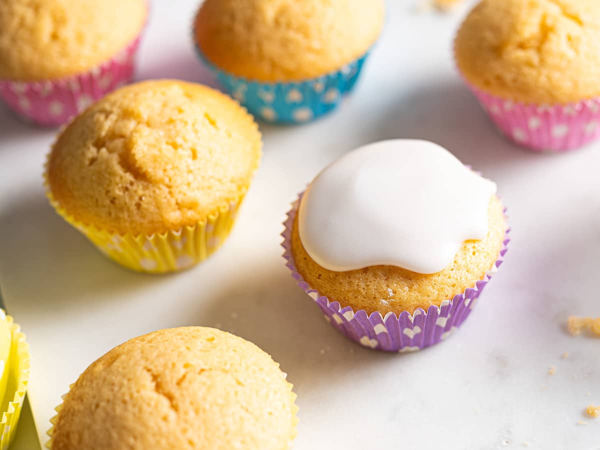 Enkle muffins med glasur Oppskrift Meny.no