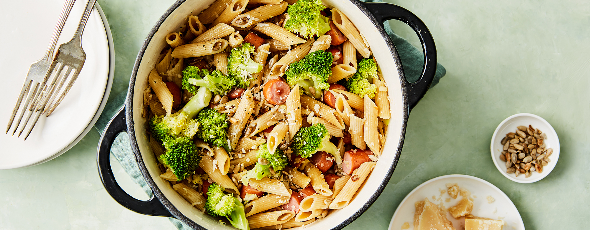 Pasta penne med brokkoli og pølserester