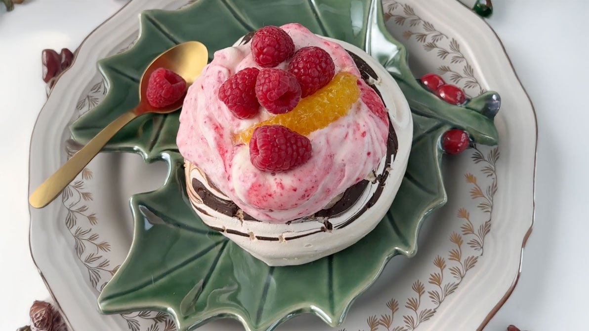 Mini sjokoladepavlova med bringebærkrem