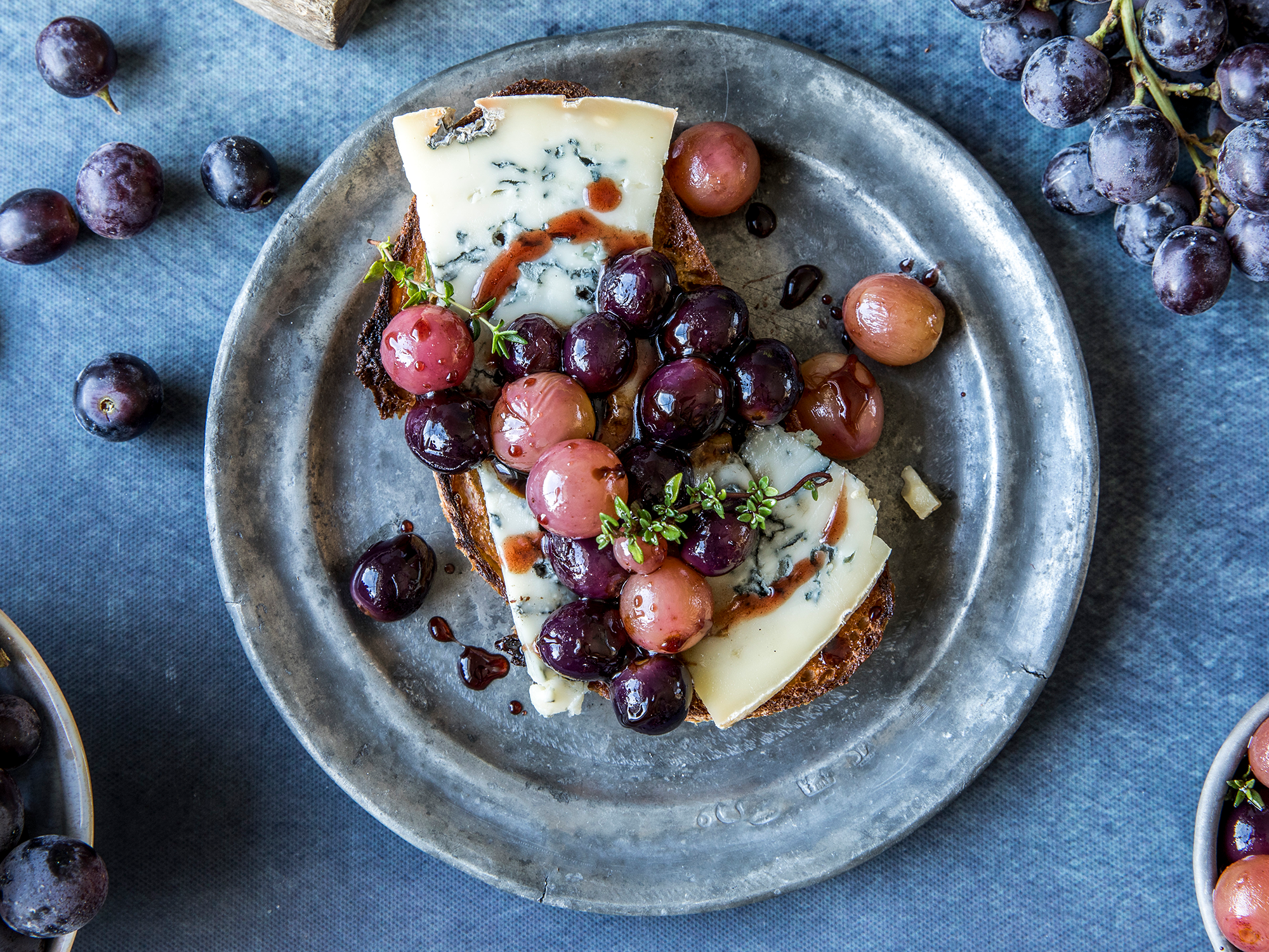 Bruschetta med gorgonzola og druer