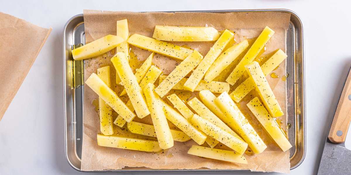 Hjemmelagde pommes frites i airfryer | Oppskrift | Meny.no