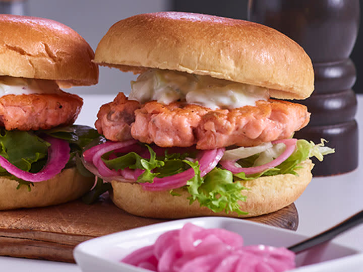 Lakseburger med tzatziki