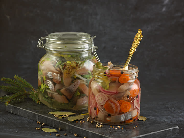 Slik lager du hjemmelaget sitronsild og glassmestersild