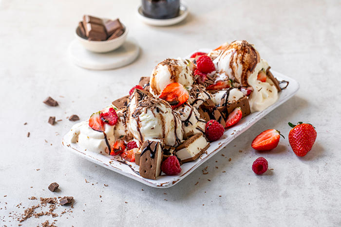 Eton mess med First Price vaniljeis og sandwich-is