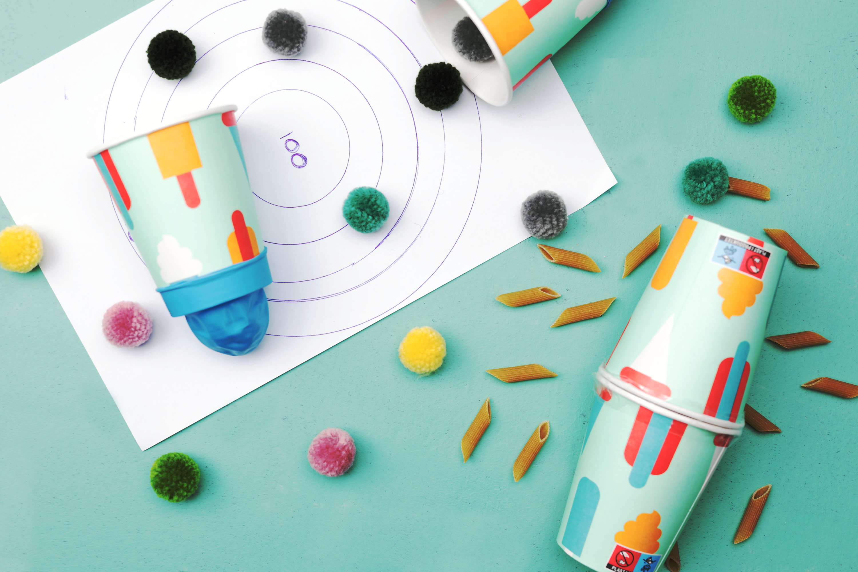 Unik-barnebursdag-rakett og rytmeinstrument.jpg