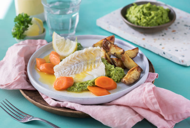 Torskefilet med ertepuré og ovnsbakte grønnsaker