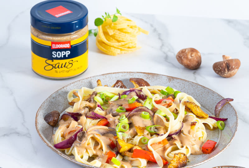 Vegetarpasta med soppsaus