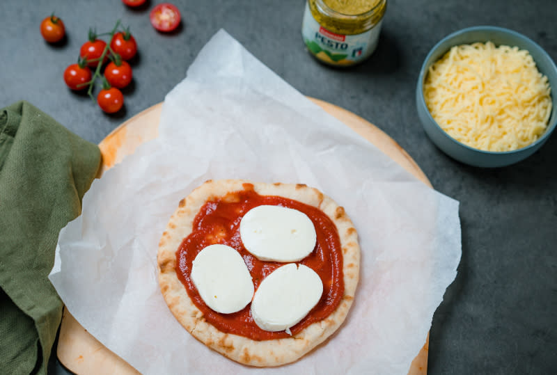 Pizza med pesto og mozzarella1.jpg