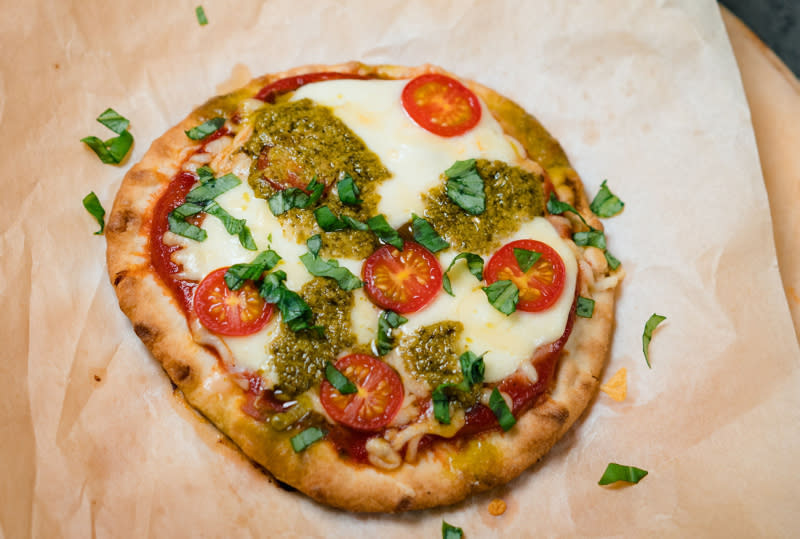 Pizza med pesto og mozzarella6.jpg