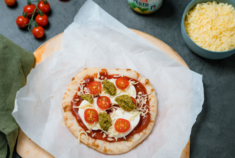 Pizza med pesto og mozzarella4.jpg