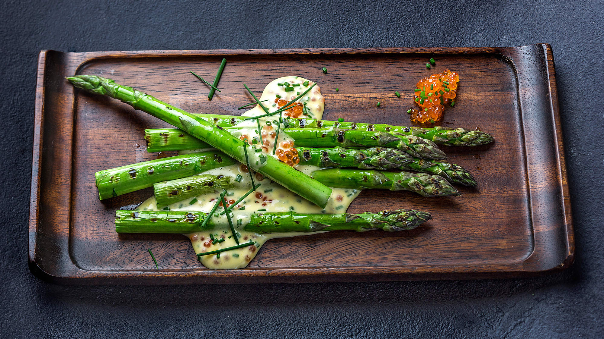 Grønn asparges med hollandaisesaus.jpg