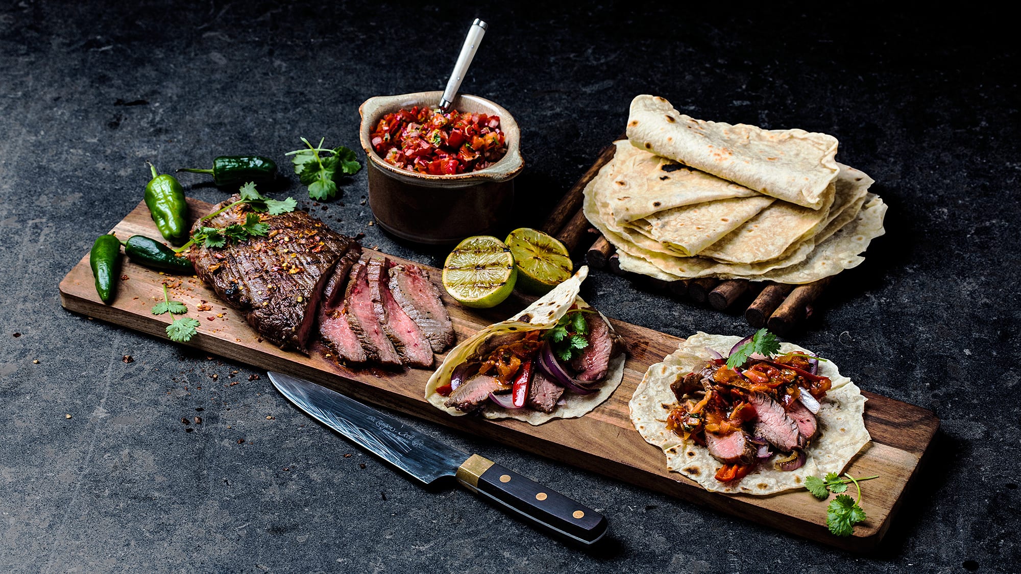 Flank steak fajitas med pico de gallo.jpg