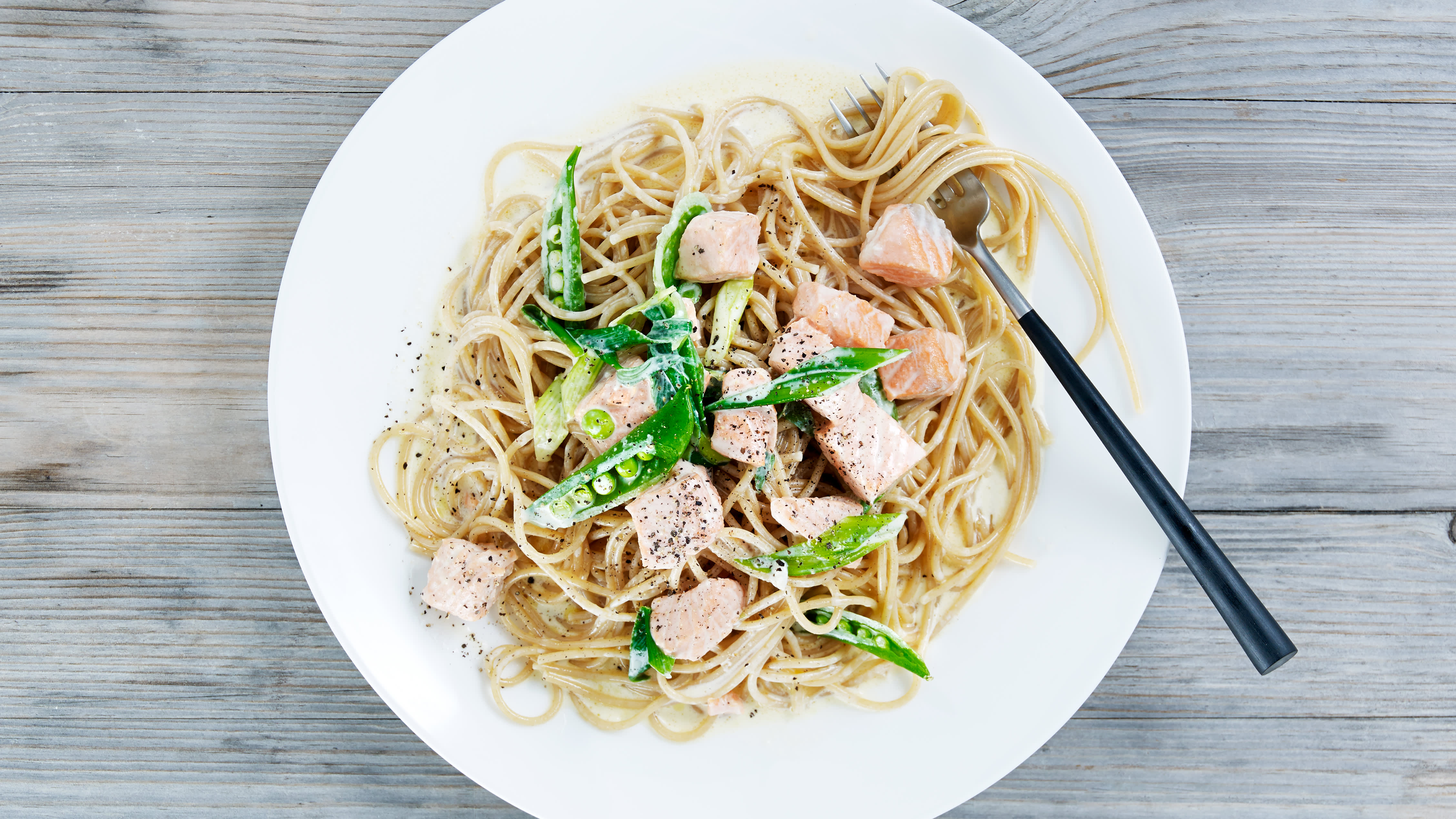 Pasta med laks eller ørret er en vinner!