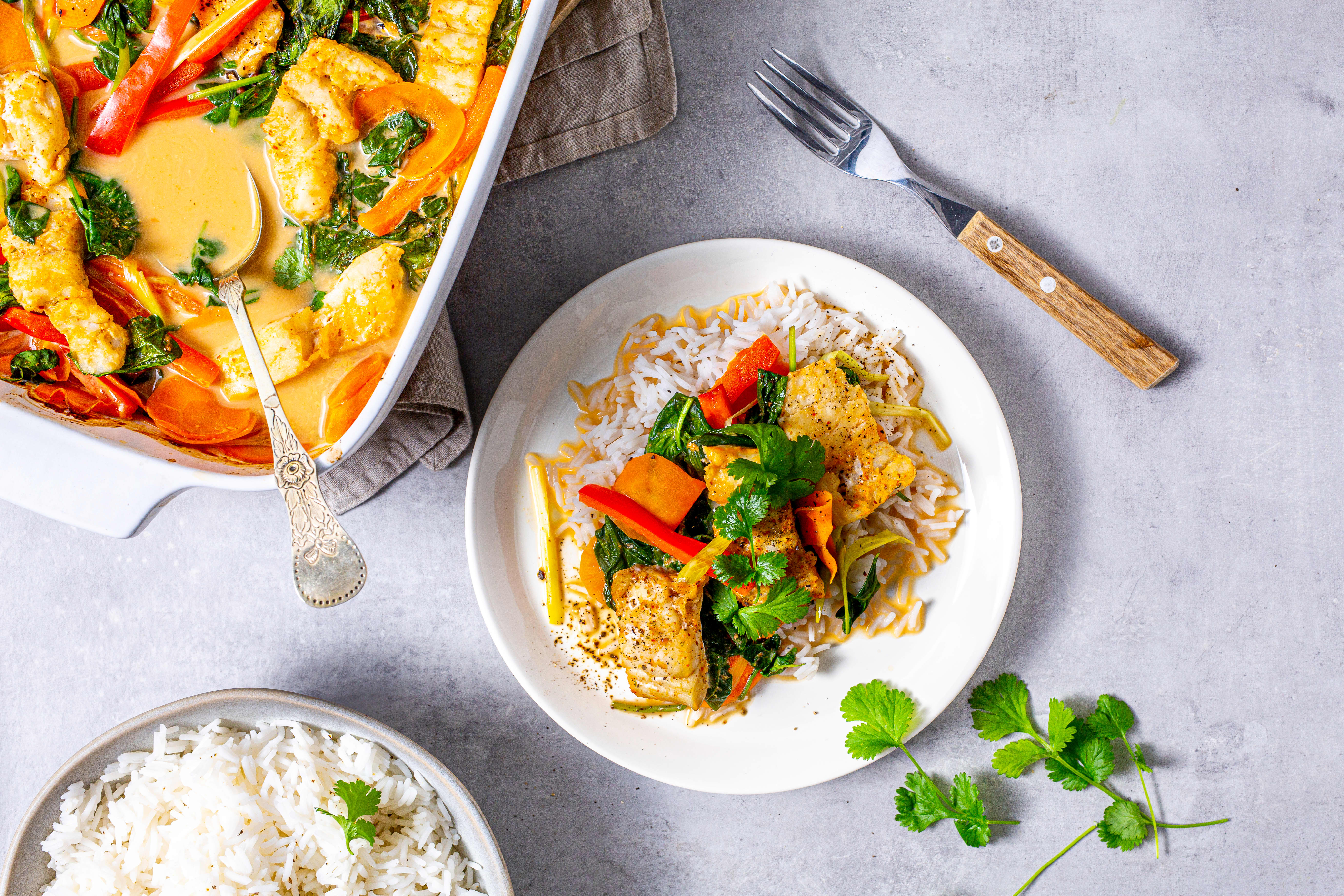 Thai-inspirert skrei i form med kokosmelk og rød curry