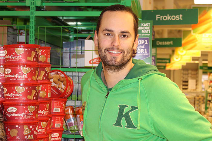Butikksjef Michael Gusevik på KIWI Auli forteller at julehandelen virkelig er i gang fra uke 49.