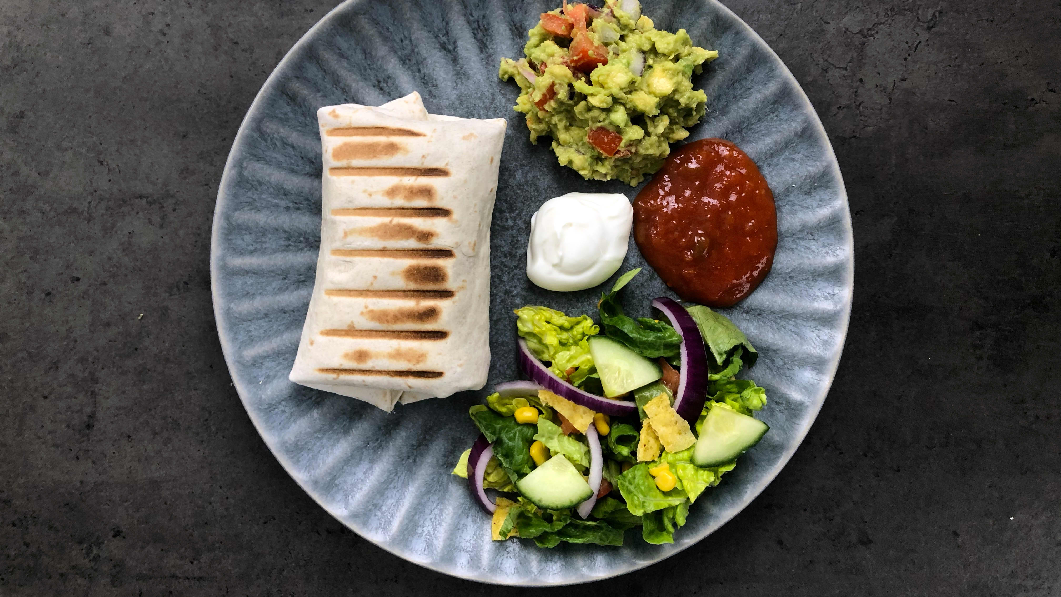 Burritos blir ekstra gode om de får seg en runde i toast-/vaffeljernet! 