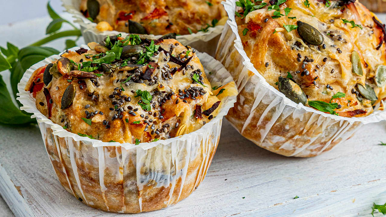 Oppskriftsbilde-kylling-og-kalkun-matpakkemuffins-16-9-v2Foto_Sara_Johannessen_Meek.jpg