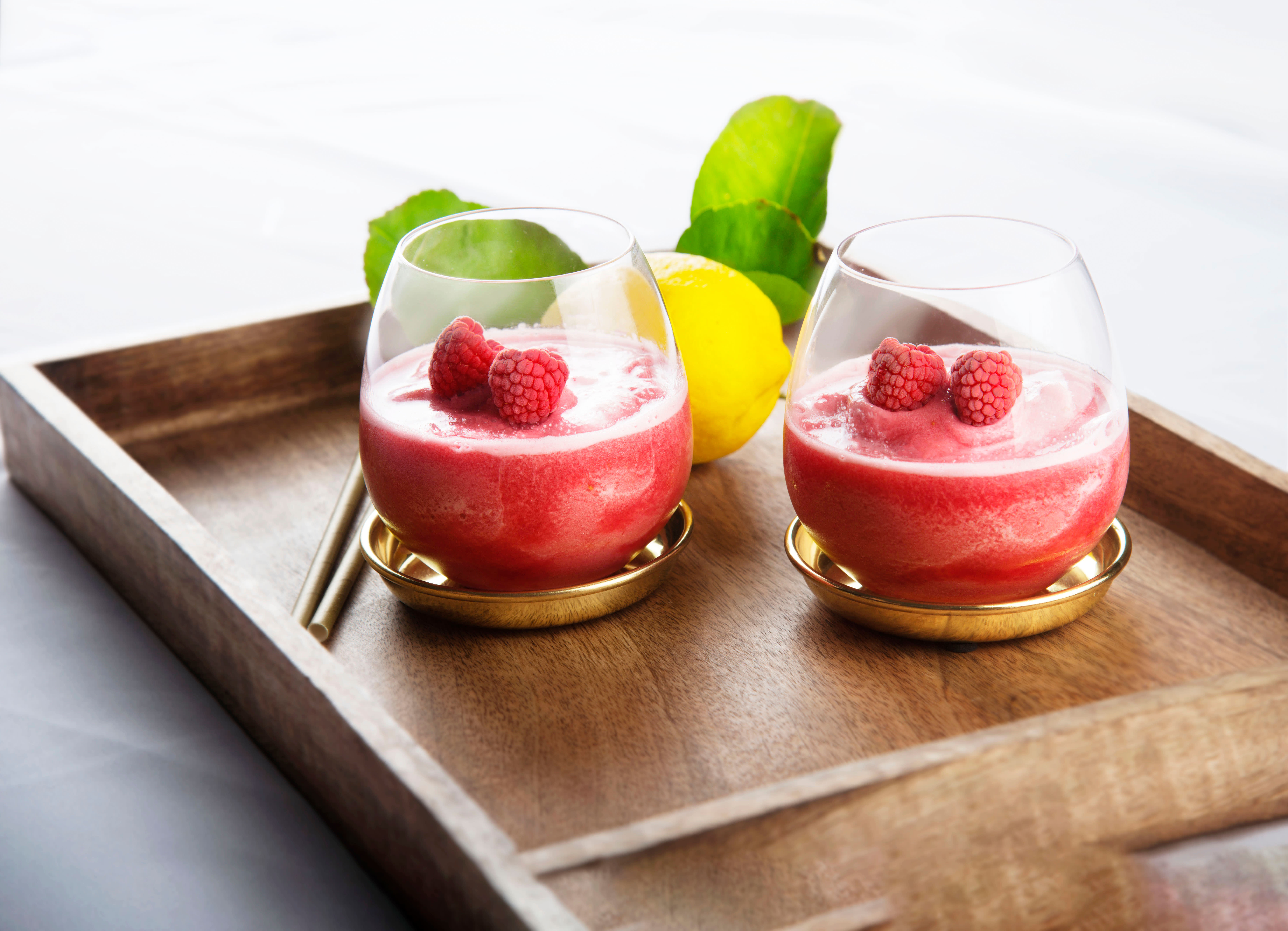 DUGG bringebærshake med sorbet.