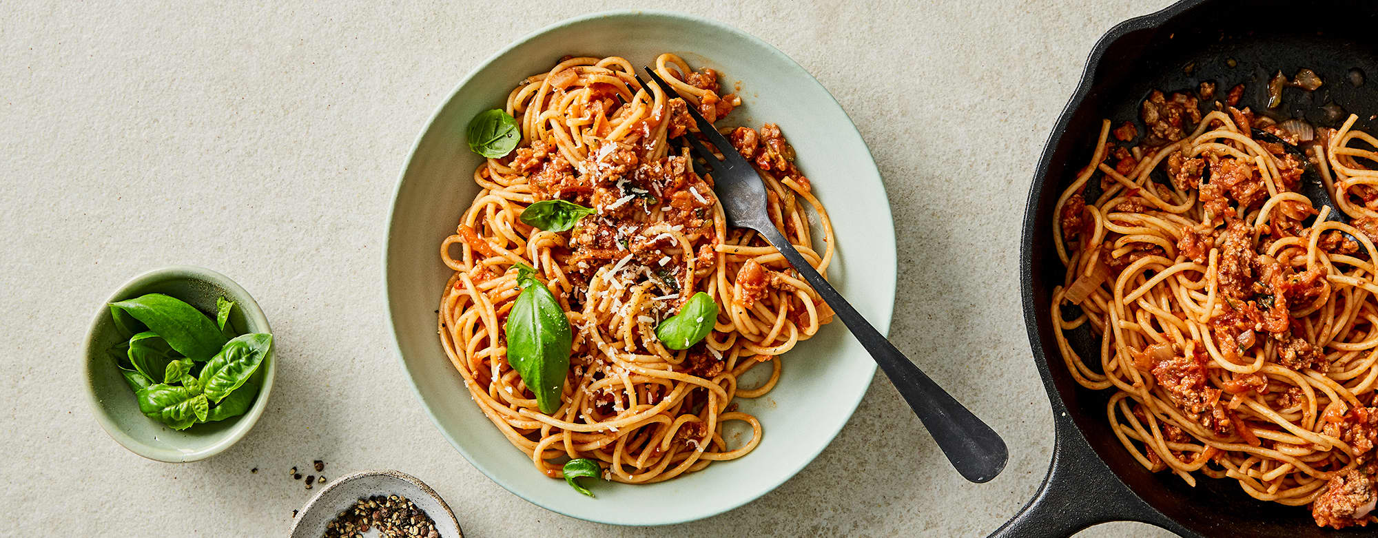 pasta med kjøttsaus og grønnsaker